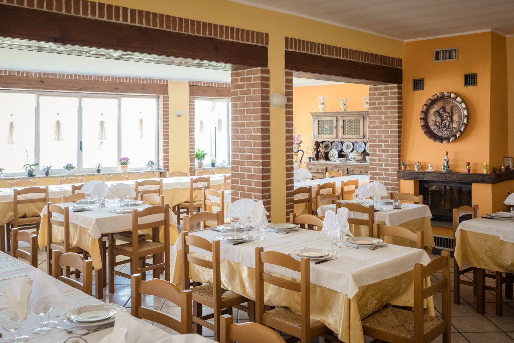 Trattoria Lo Sbaranzo_salone sopra_1