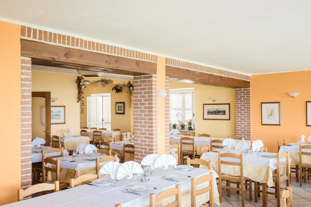 Trattoria Lo Sbaranzo_salone sopra_18