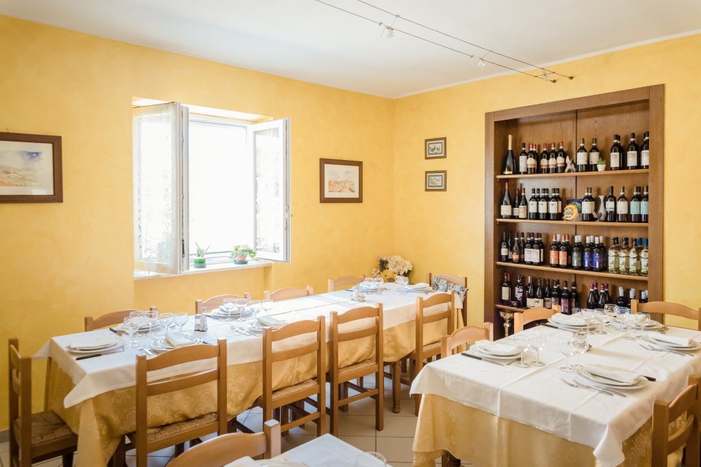 Trattoria Lo Sbaranzo_salone sotto_5